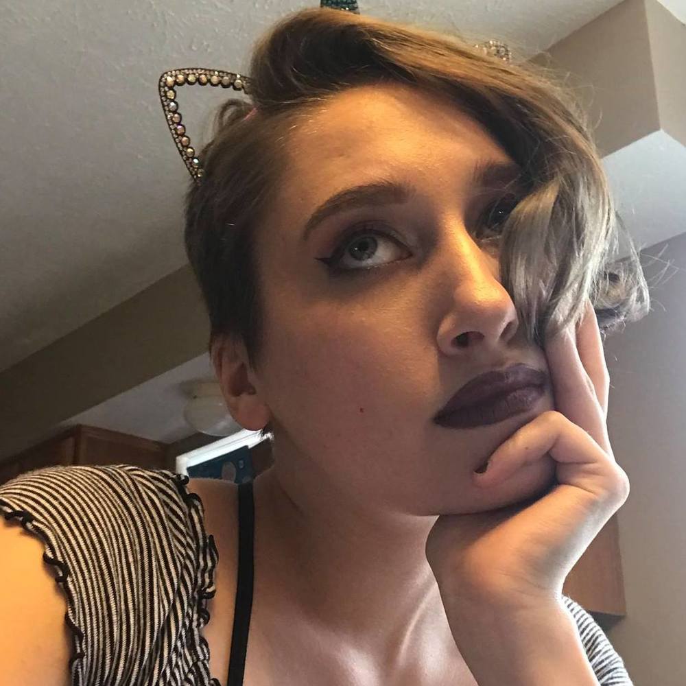 Meet your Posher, Cassandra